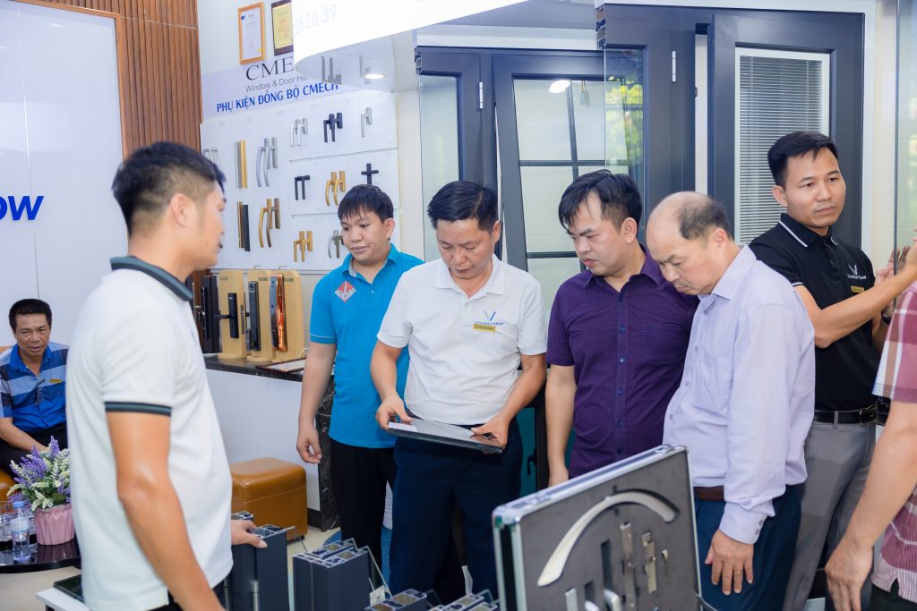 Toàn Cảnh Buổi Khai Trương Showroom Viralwindow Vinh